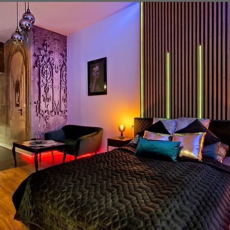 Apartament Czarny Z Jacuzzi Krakow Dış mekan fotoğraf