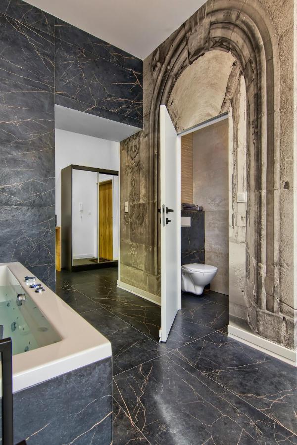 Apartament Czarny Z Jacuzzi Krakow Dış mekan fotoğraf