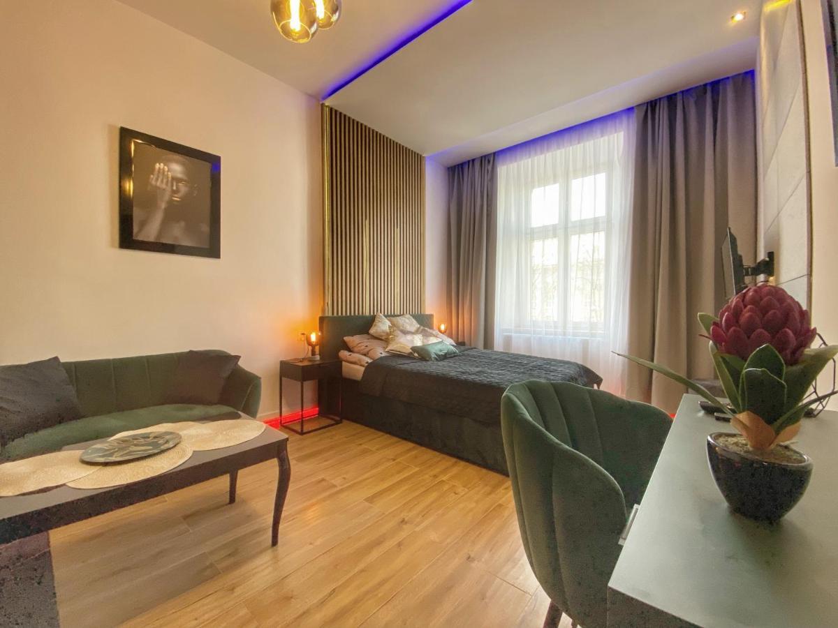Apartament Czarny Z Jacuzzi Krakow Dış mekan fotoğraf