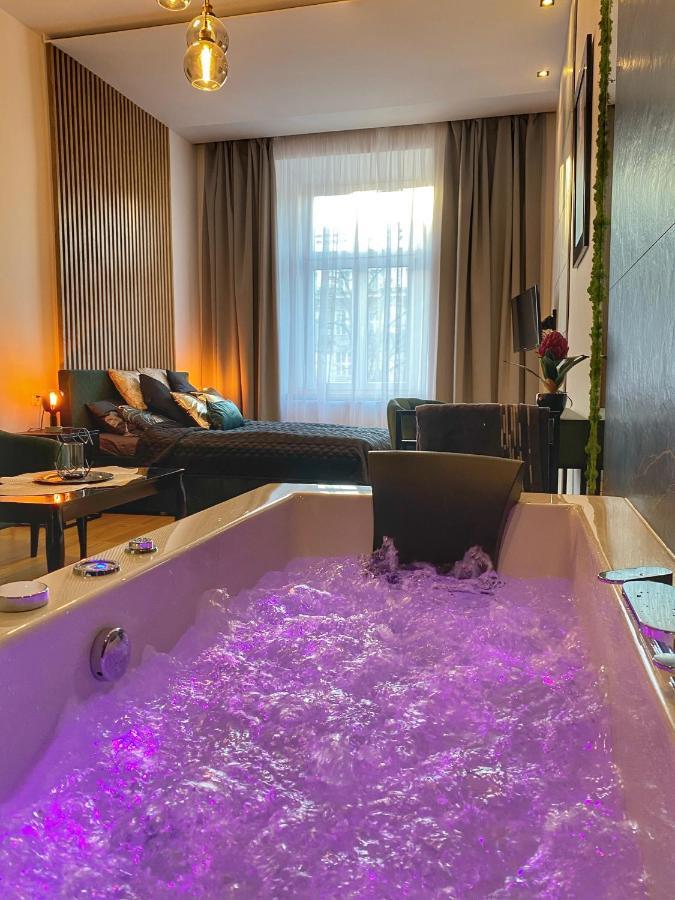Apartament Czarny Z Jacuzzi Krakow Dış mekan fotoğraf