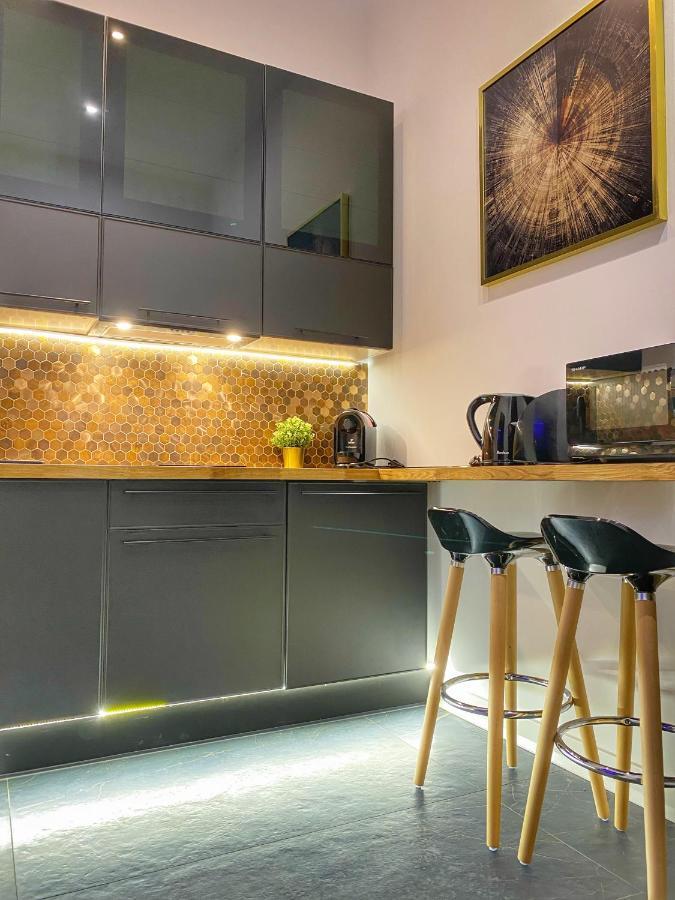 Apartament Czarny Z Jacuzzi Krakow Dış mekan fotoğraf