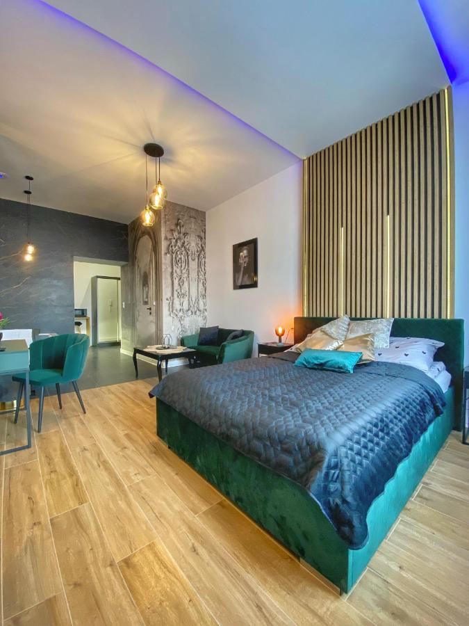 Apartament Czarny Z Jacuzzi Krakow Dış mekan fotoğraf