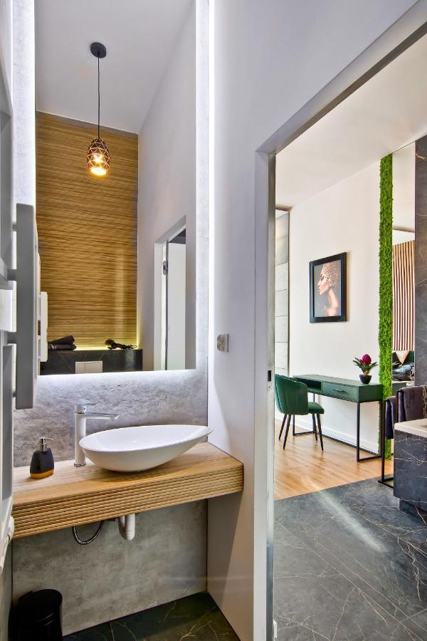 Apartament Czarny Z Jacuzzi Krakow Dış mekan fotoğraf