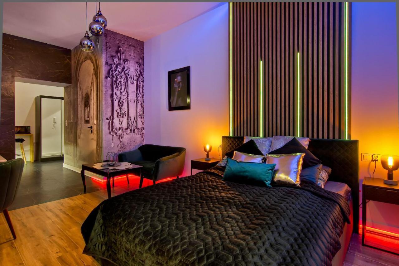 Apartament Czarny Z Jacuzzi Krakow Dış mekan fotoğraf