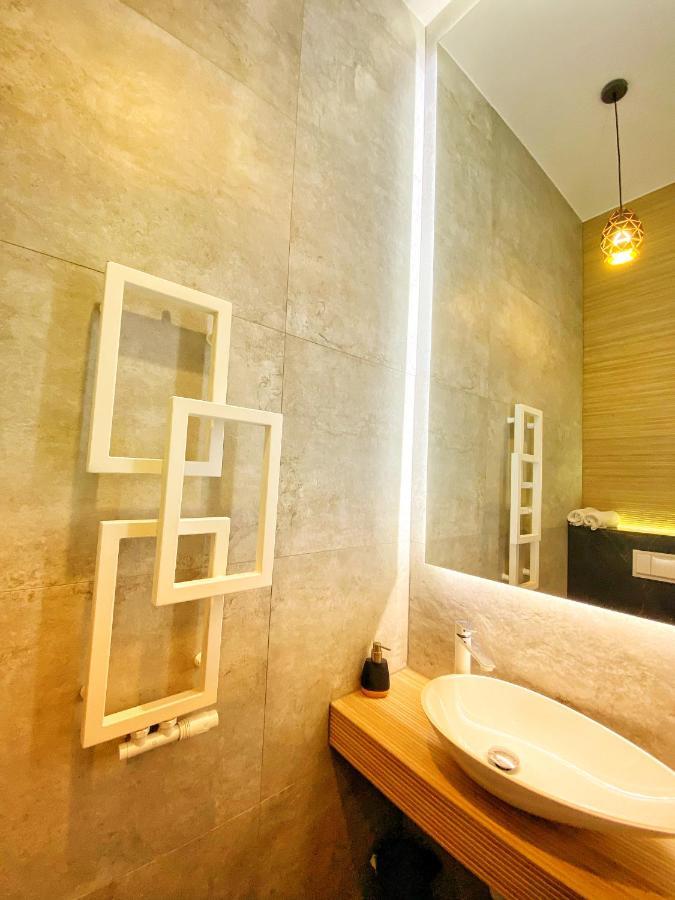 Apartament Czarny Z Jacuzzi Krakow Dış mekan fotoğraf