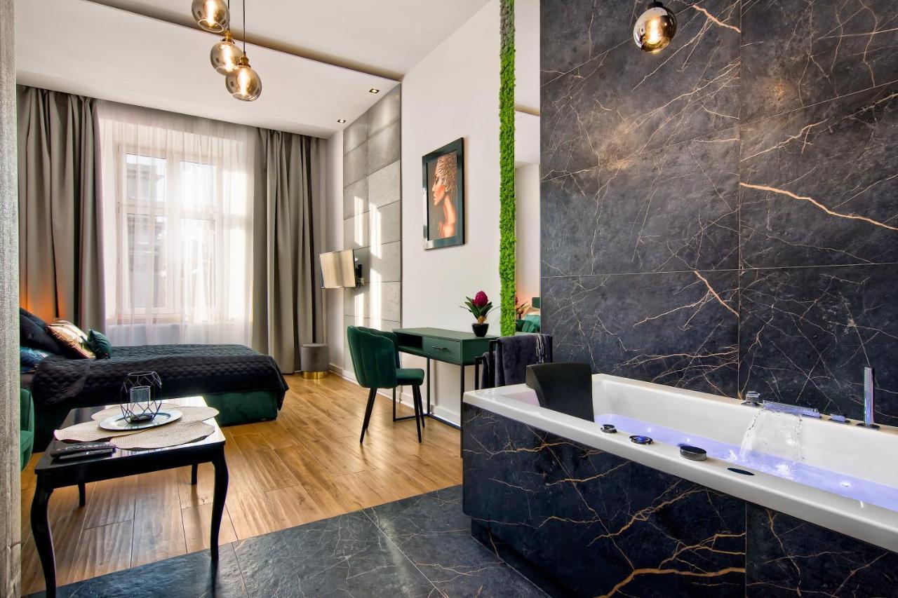 Apartament Czarny Z Jacuzzi Krakow Dış mekan fotoğraf