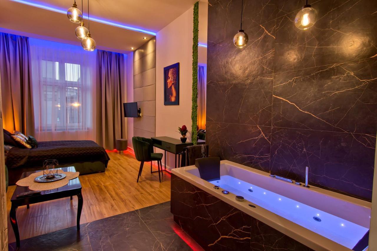 Apartament Czarny Z Jacuzzi Krakow Dış mekan fotoğraf